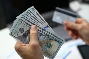 bigstock-Male-Hand-Holds-Dollar-Banknot-270617800-300x200 Blog new