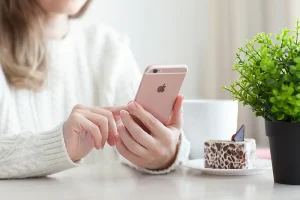 bigstock-Woman-Holding-Iphone-S-Rose-106047935-300x200 Blog new